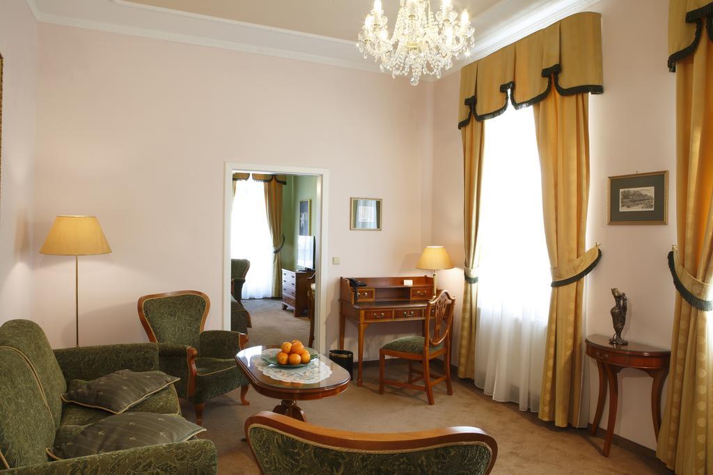 Готель Bristol Georgy House Карлові Вари Екстер'єр фото